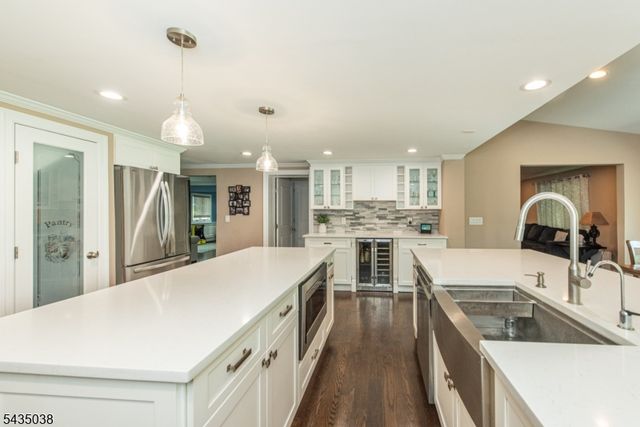 111 Mckinley Ave, East Hanover Twp., NJ 07936
