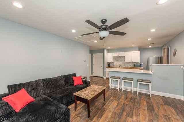 111 Mckinley Ave, East Hanover Twp., NJ 07936