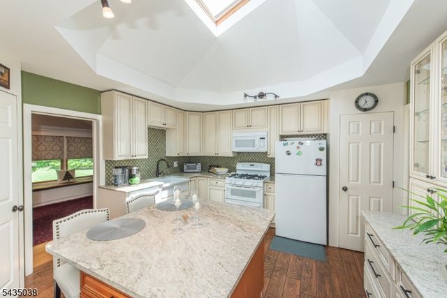 111 Mckinley Ave, East Hanover Twp., NJ 07936