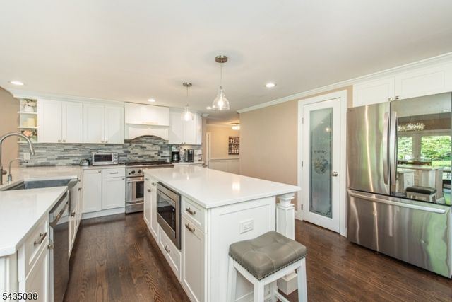 111 Mckinley Ave, East Hanover Twp., NJ 07936