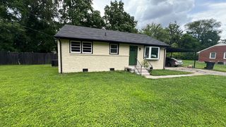 1811 Meadowgreen Dr, Murfreesboro, TN 37130