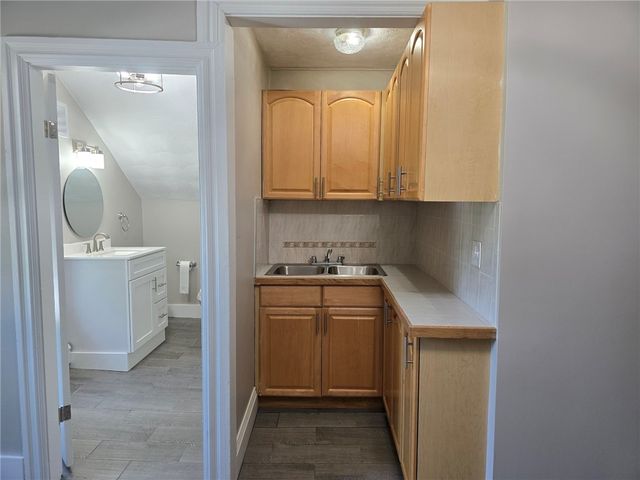 42 Summit Street, East Providence, RI 02914