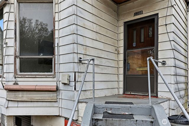 2208 E Terrace Street, Seattle, WA 98122