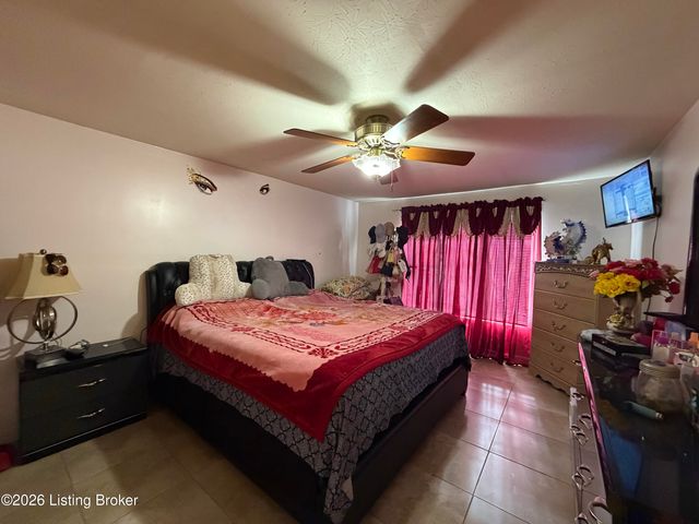 5003 Runic Way, Louisville, KY 40218