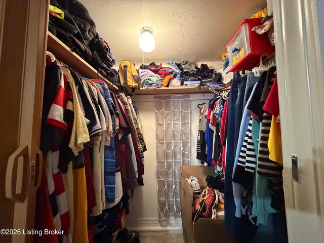 5003 Runic Way, Louisville, KY 40218