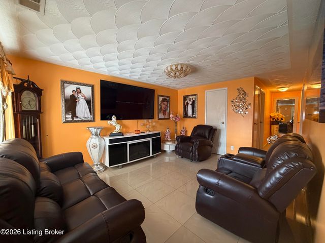 5003 Runic Way, Louisville, KY 40218