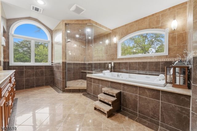 51 Cannonball Rd, Wanaque Boro, NJ 07465