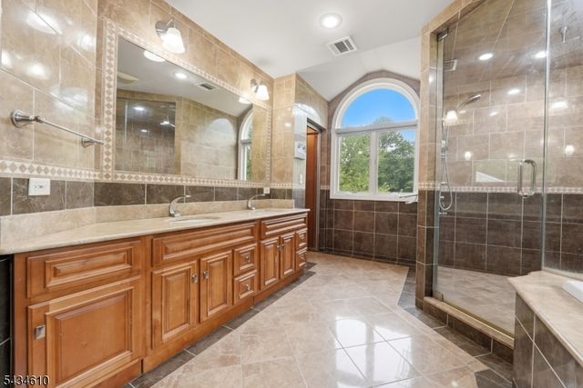 51 Cannonball Rd, Wanaque Boro, NJ 07465