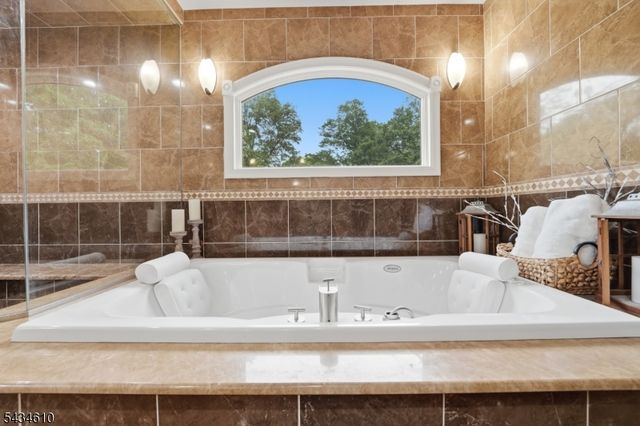 51 Cannonball Rd, Wanaque Boro, NJ 07465