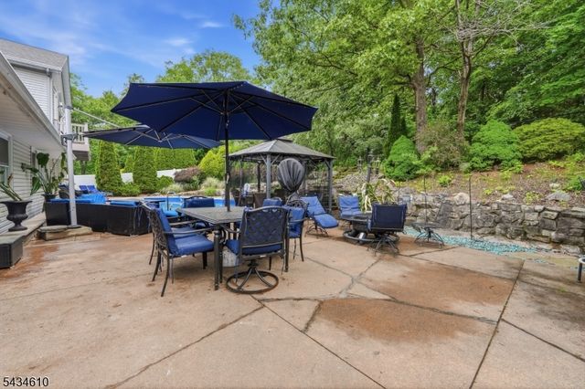 51 Cannonball Rd, Wanaque Boro, NJ 07465