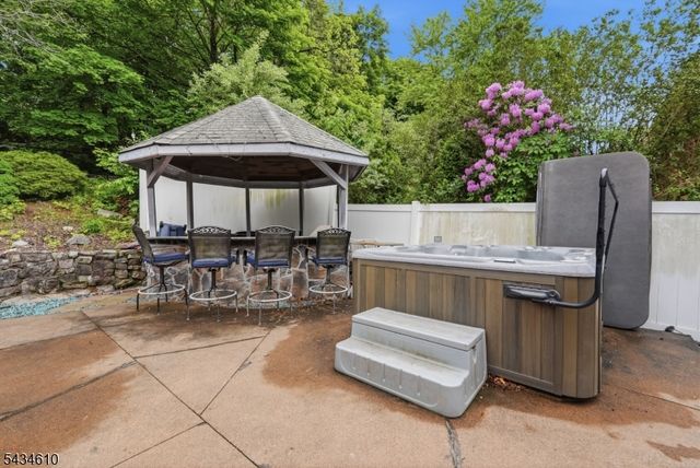 51 Cannonball Rd, Wanaque Boro, NJ 07465