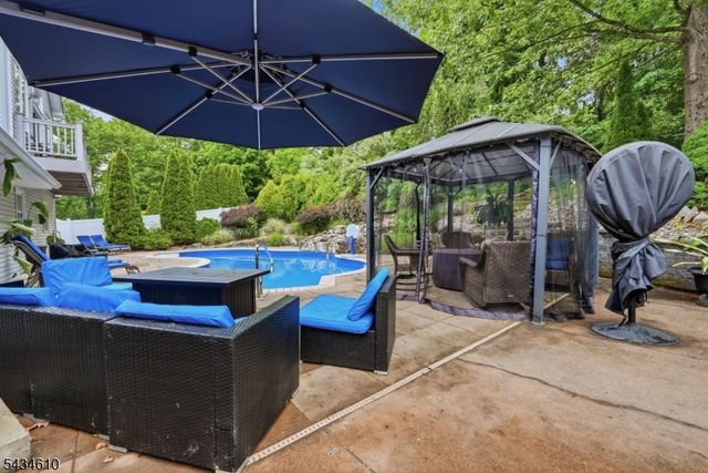 51 Cannonball Rd, Wanaque Boro, NJ 07465