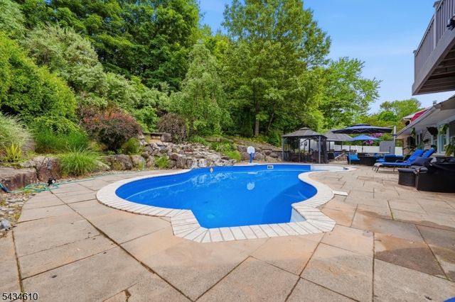 51 Cannonball Rd, Wanaque Boro, NJ 07465