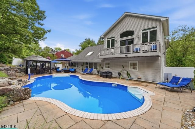 51 Cannonball Rd, Wanaque Boro, NJ 07465