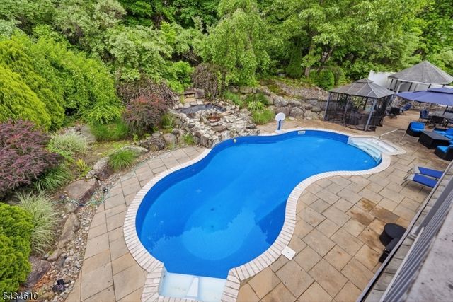 51 Cannonball Rd, Wanaque Boro, NJ 07465