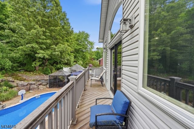 51 Cannonball Rd, Wanaque Boro, NJ 07465