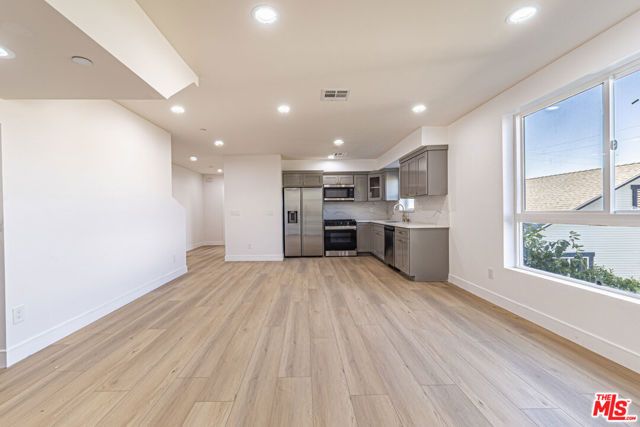 5436 Romaine Street, Los Angeles, CA 90038