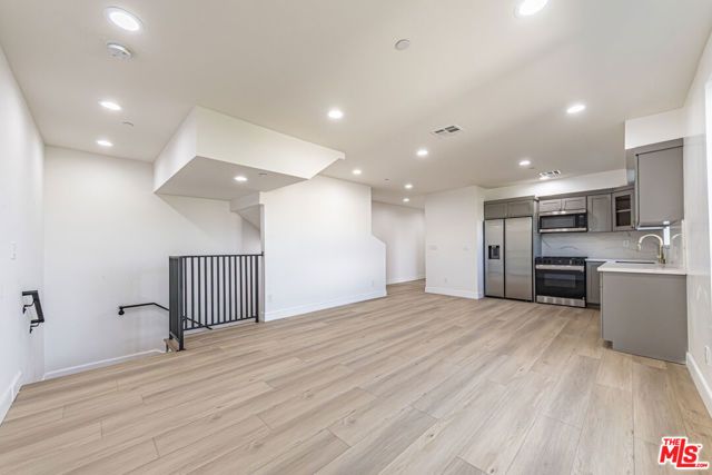 5436 Romaine Street, Los Angeles, CA 90038