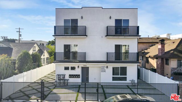 5436 Romaine Street, Los Angeles, CA 90038