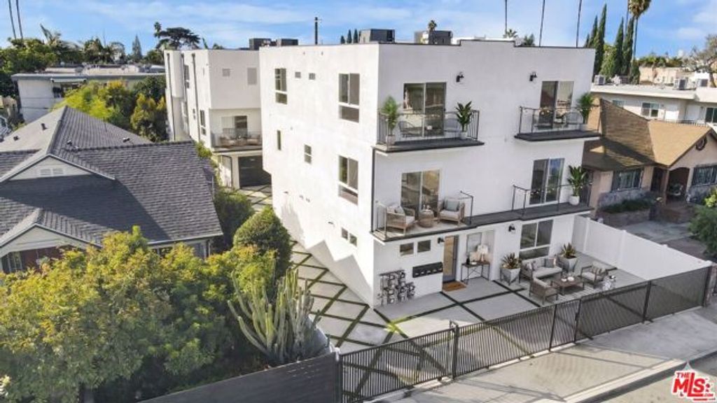 5436 Romaine Street, Los Angeles, CA 90038