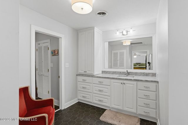 299 Wood Dale Drive, Jackson, MS 39216