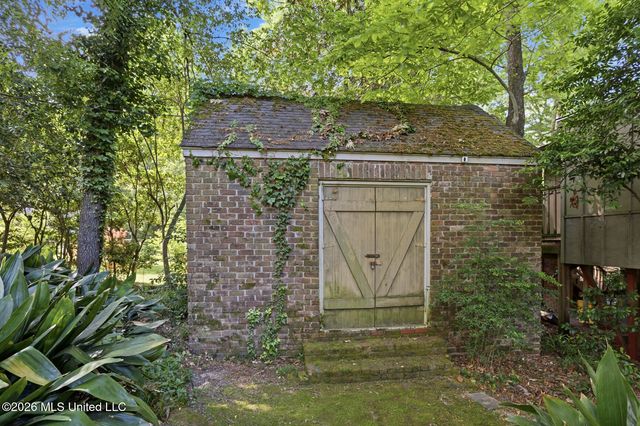299 Wood Dale Drive, Jackson, MS 39216