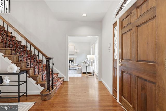 10105 WALKER LAKE DR, Great Falls, VA 22066