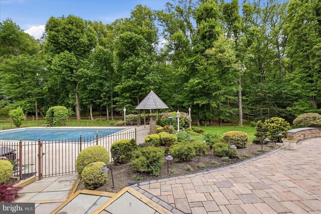 10105 WALKER LAKE DR, Great Falls, VA 22066