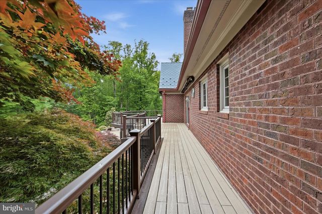 10105 WALKER LAKE DR, Great Falls, VA 22066