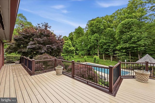 10105 WALKER LAKE DR, Great Falls, VA 22066