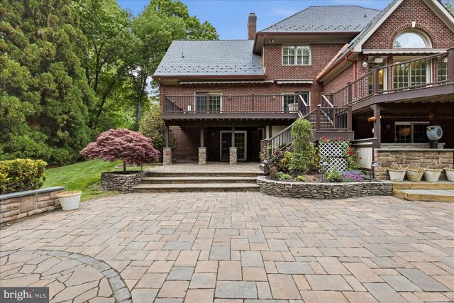 10105 WALKER LAKE DR, Great Falls, VA 22066