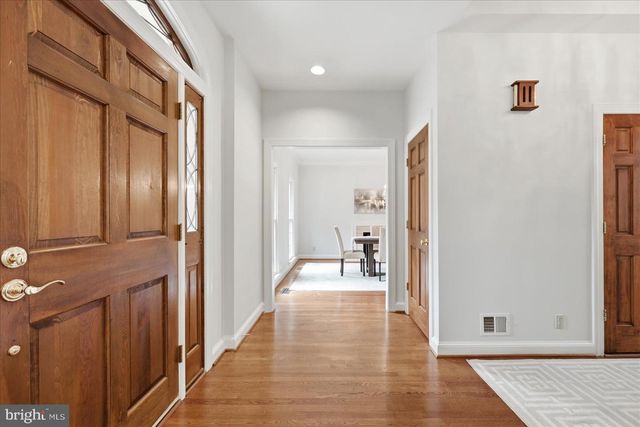 10105 WALKER LAKE DR, Great Falls, VA 22066