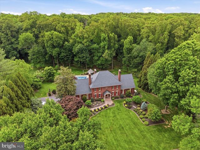 10105 WALKER LAKE DR, Great Falls, VA 22066
