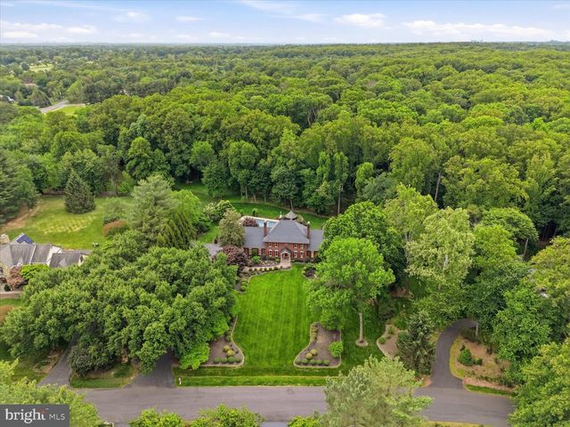 10105 WALKER LAKE DR, Great Falls, VA 22066