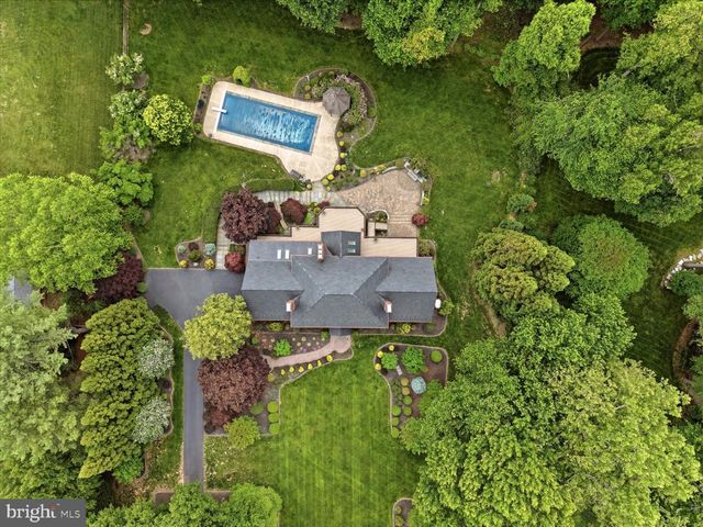 10105 WALKER LAKE DR, Great Falls, VA 22066