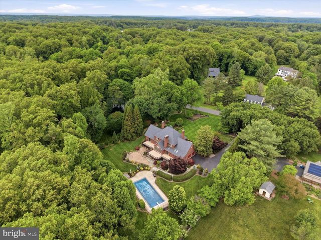 10105 WALKER LAKE DR, Great Falls, VA 22066