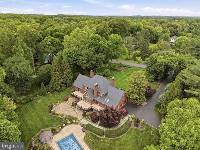 10105 WALKER LAKE DR, Great Falls, VA 22066