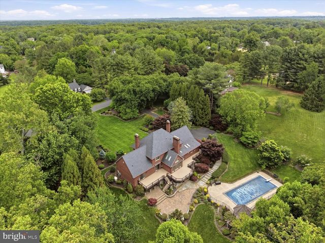 10105 WALKER LAKE DR, Great Falls, VA 22066