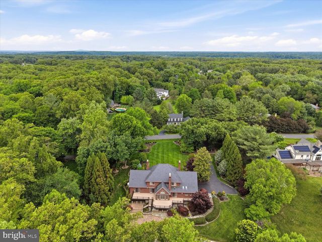 10105 WALKER LAKE DR, Great Falls, VA 22066