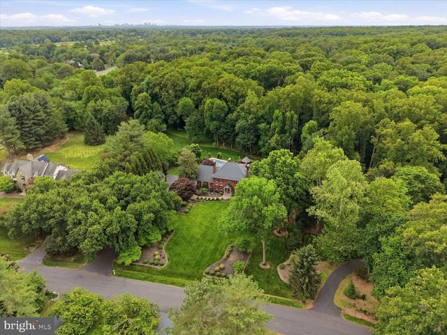 10105 WALKER LAKE DR, Great Falls, VA 22066