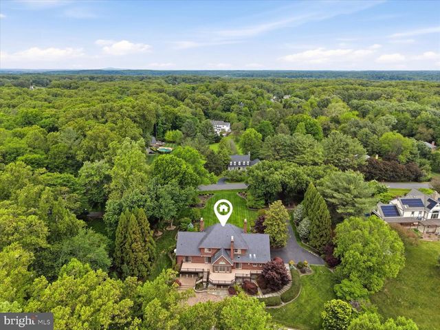 10105 WALKER LAKE DR, Great Falls, VA 22066