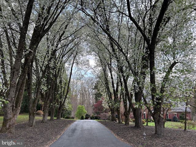 10105 WALKER LAKE DR, Great Falls, VA 22066