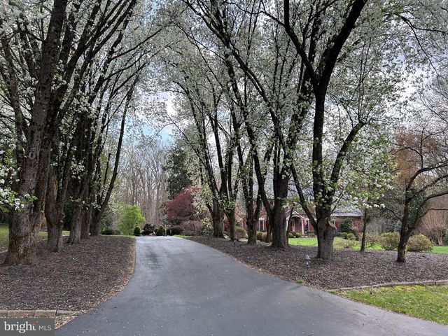 10105 WALKER LAKE DR, Great Falls, VA 22066