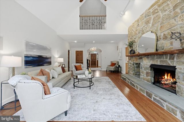 10105 WALKER LAKE DR, Great Falls, VA 22066