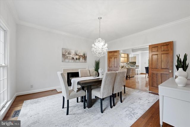 10105 WALKER LAKE DR, Great Falls, VA 22066
