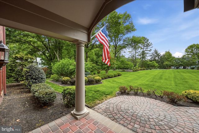 10105 WALKER LAKE DR, Great Falls, VA 22066
