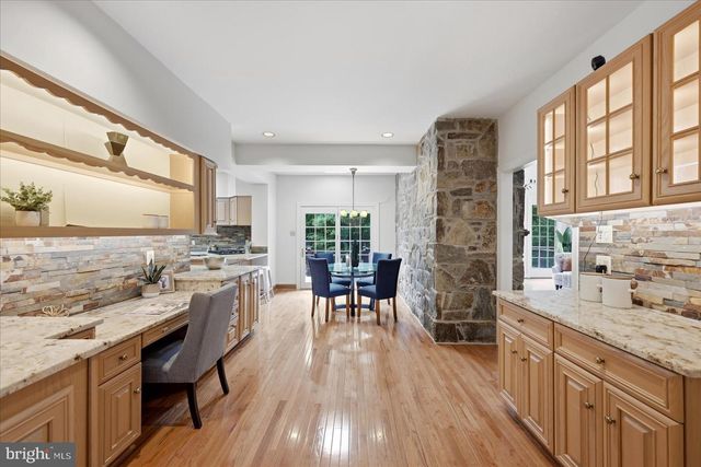 10105 WALKER LAKE DR, Great Falls, VA 22066