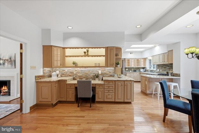 10105 WALKER LAKE DR, Great Falls, VA 22066