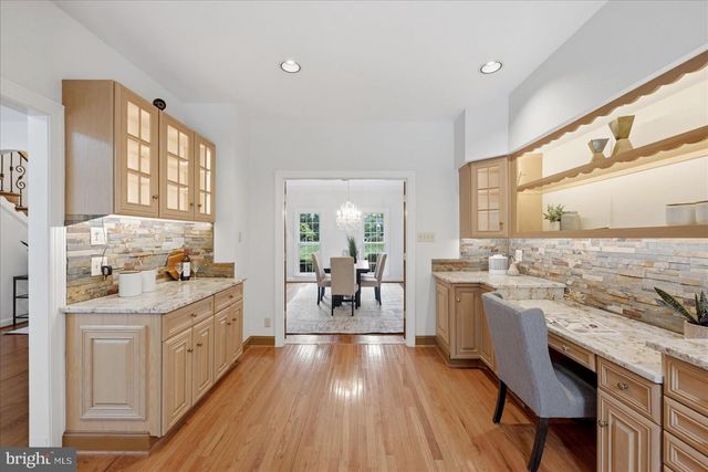 10105 WALKER LAKE DR, Great Falls, VA 22066