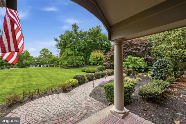 10105 WALKER LAKE DR, Great Falls, VA 22066